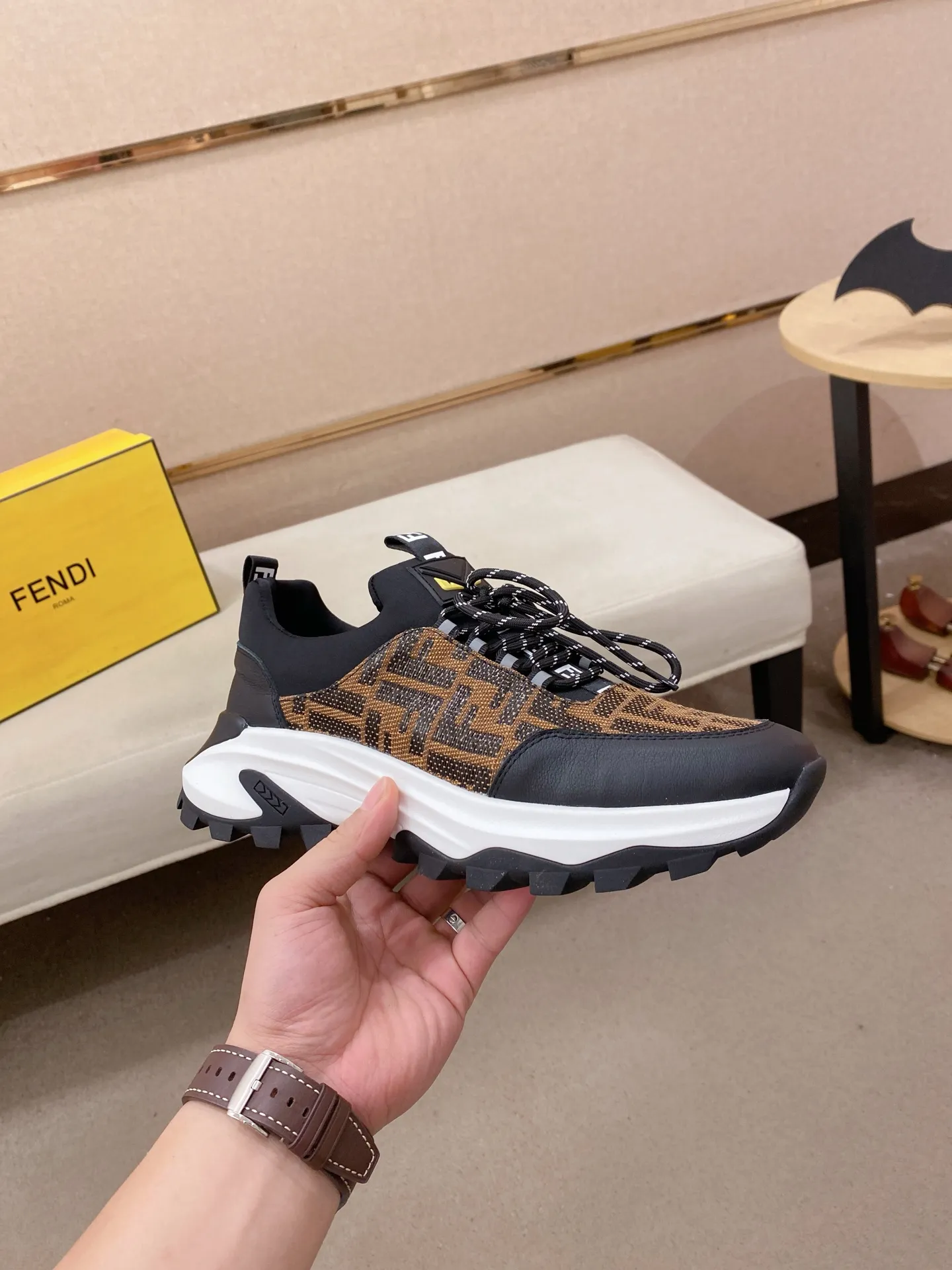 Men's shoes 💰 462💰 (fendi) New style 👊🏻 upper 🇮🇹 imported cowhide fabric 🇩🇪 lining imported sheepskin lining. The original outsole is molded to highlight the identity of every man, and the upper foot is elegant and stable🚶🏻🚶🏻The high-end custom counters reproduce the original version📯No matter the wind or rain, the shoe last remains unchanged and can withstand the verification of time🔍️,🔵 Size: 38-44